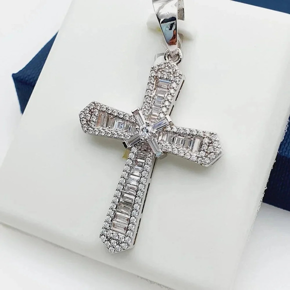 "925 Sterling Silver Plated CZ Pendant, INUS1BR195 - Picture 7 of 9